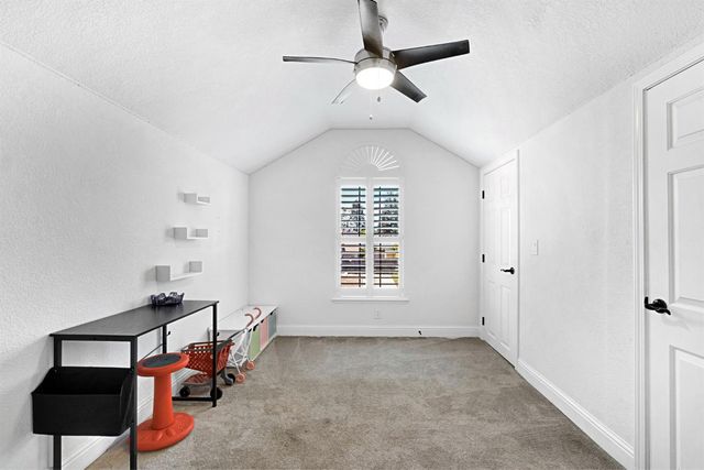 8814 N Spalding Avenue, Fresno, CA 93720