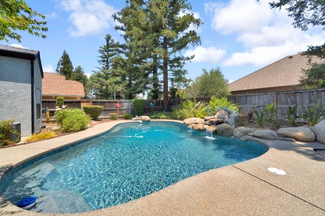 8814 N Spalding Avenue, Fresno, CA 93720