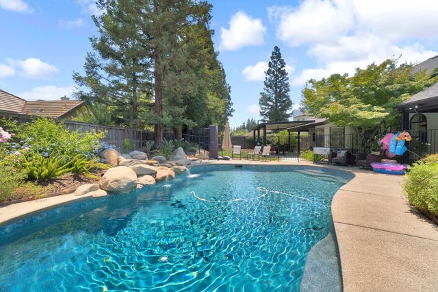 8814 N Spalding Avenue, Fresno, CA 93720