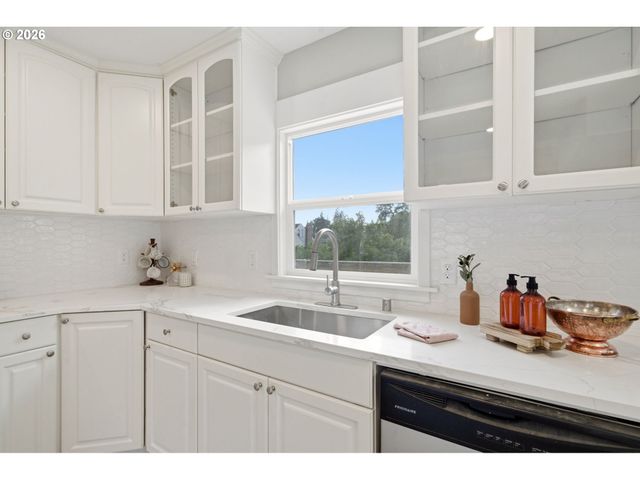 265 N 2ND St, St Helens, OR 97051