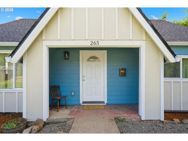 265 N 2ND St, St Helens, OR 97051