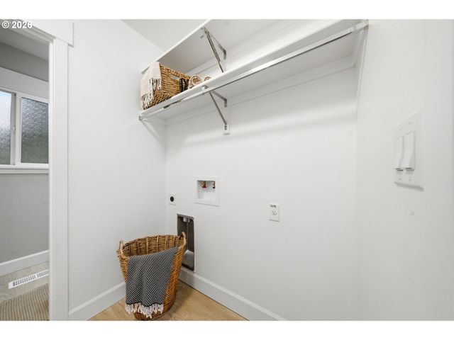 265 N 2ND St, St Helens, OR 97051