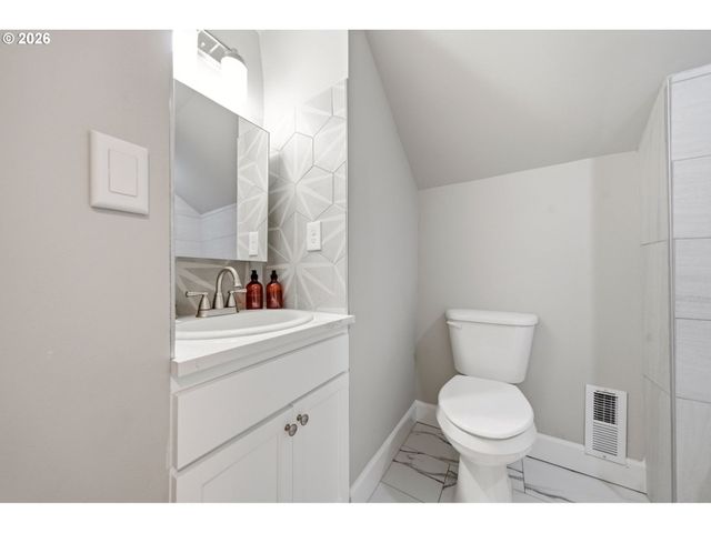 265 N 2ND St, St Helens, OR 97051
