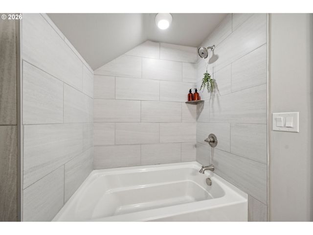265 N 2ND St, St Helens, OR 97051