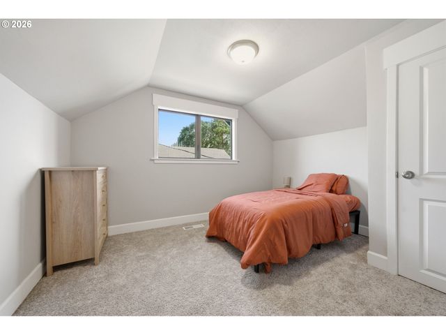 265 N 2ND St, St Helens, OR 97051