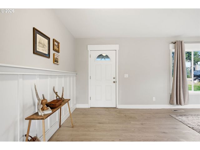 265 N 2ND St, St Helens, OR 97051