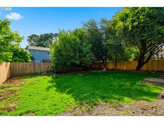 265 N 2ND St, St Helens, OR 97051