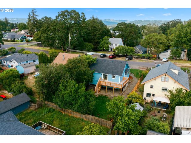 265 N 2ND St, St Helens, OR 97051