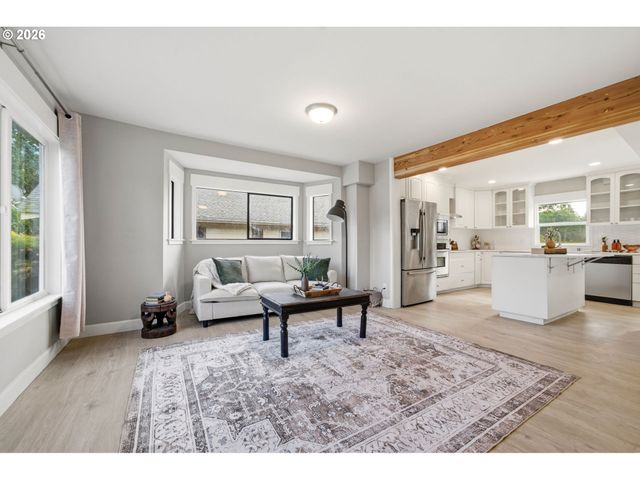 265 N 2ND St, St Helens, OR 97051