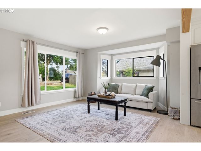 265 N 2ND St, St Helens, OR 97051
