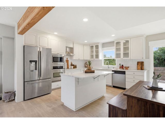 265 N 2ND St, St Helens, OR 97051