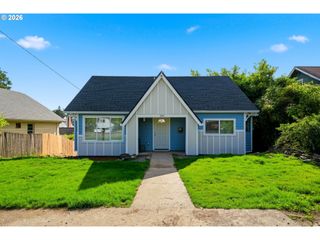 265 N 2ND St, St Helens, OR 97051