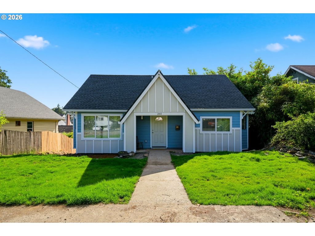 265 N 2ND St, St Helens, OR 97051