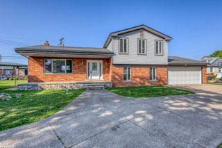 22770 Worthington Ct Court, St Clair Shores, MI 48081
