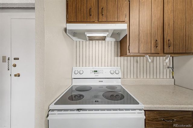 8060 E Girard Avenue 704, Denver, CO 80231