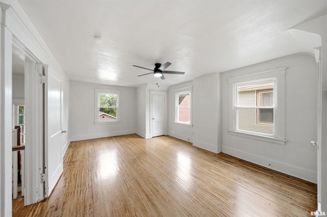 1809 W AYRES Avenue, Peoria, IL 61606