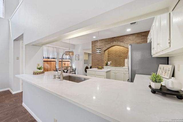 8910 Lost Woods, San Antonio, TX 78240