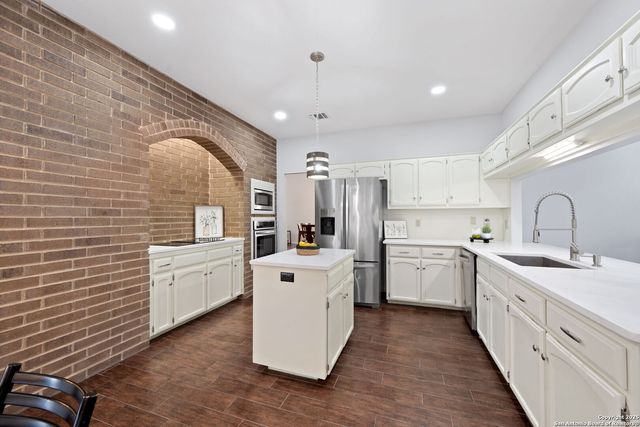 8910 Lost Woods, San Antonio, TX 78240