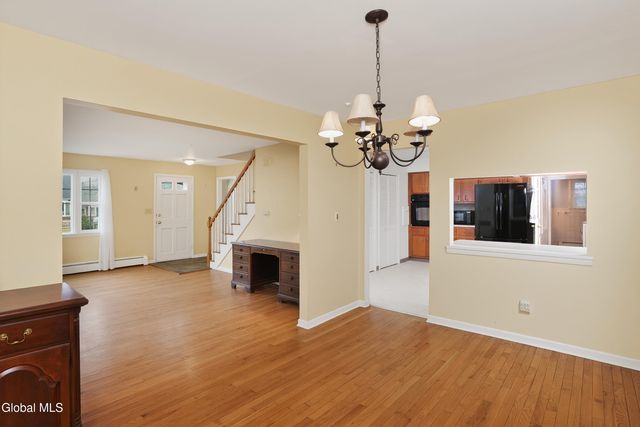 25 Alfred Drive, Colonie, NY 12205