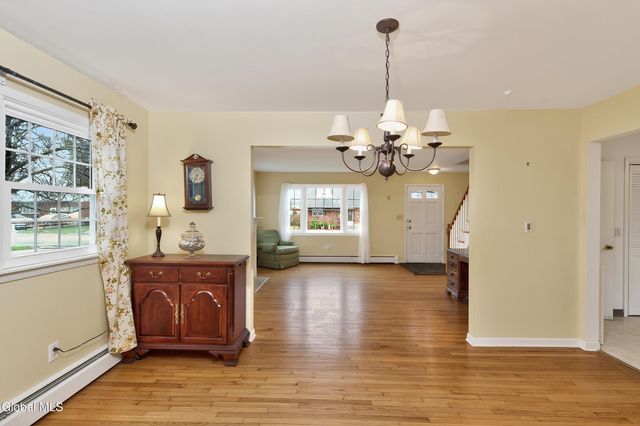 25 Alfred Drive, Colonie, NY 12205
