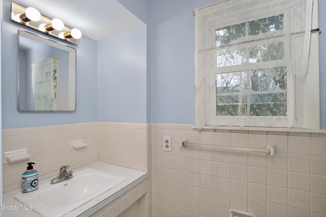 25 Alfred Drive, Colonie, NY 12205