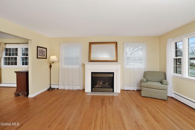 25 Alfred Drive, Colonie, NY 12205