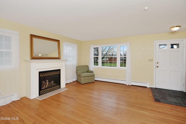 25 Alfred Drive, Colonie, NY 12205