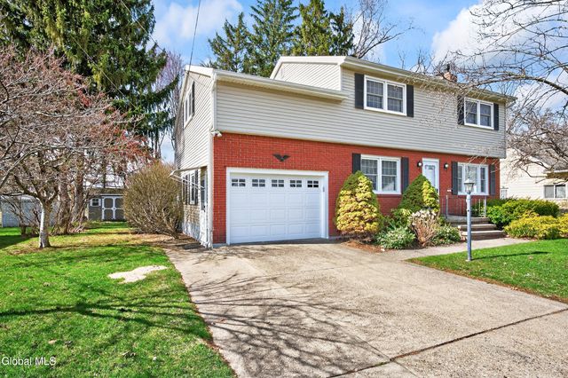 25 Alfred Drive, Colonie, NY 12205