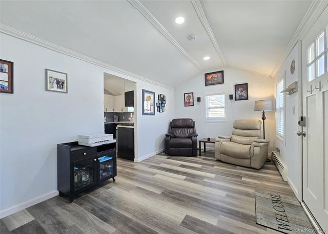 20 Daisy Place, Selden, NY 11784
