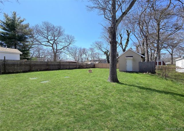 20 Daisy Place, Selden, NY 11784