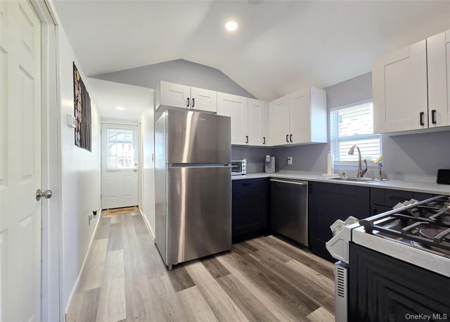20 Daisy Place, Selden, NY 11784