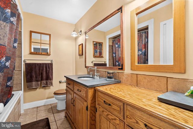 69 CHRISTOPHER DR, Holland, PA 18966