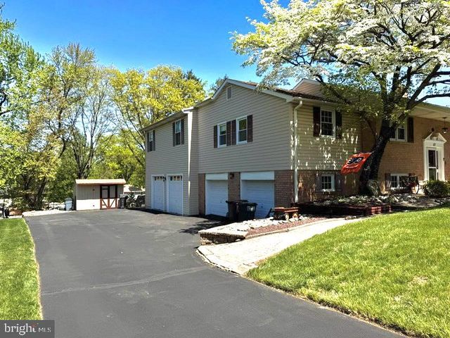 69 CHRISTOPHER DR, Holland, PA 18966