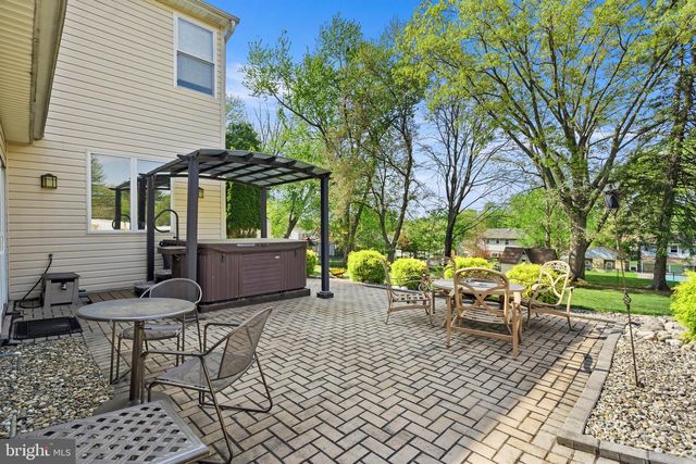 69 CHRISTOPHER DR, Holland, PA 18966