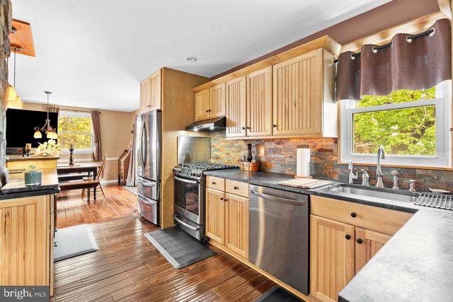 69 CHRISTOPHER DR, Holland, PA 18966
