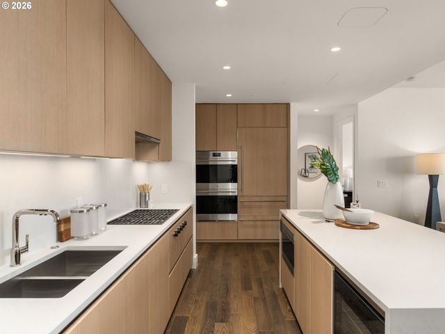 550 Sw 10TH Ave 2602, Portland, OR 97205