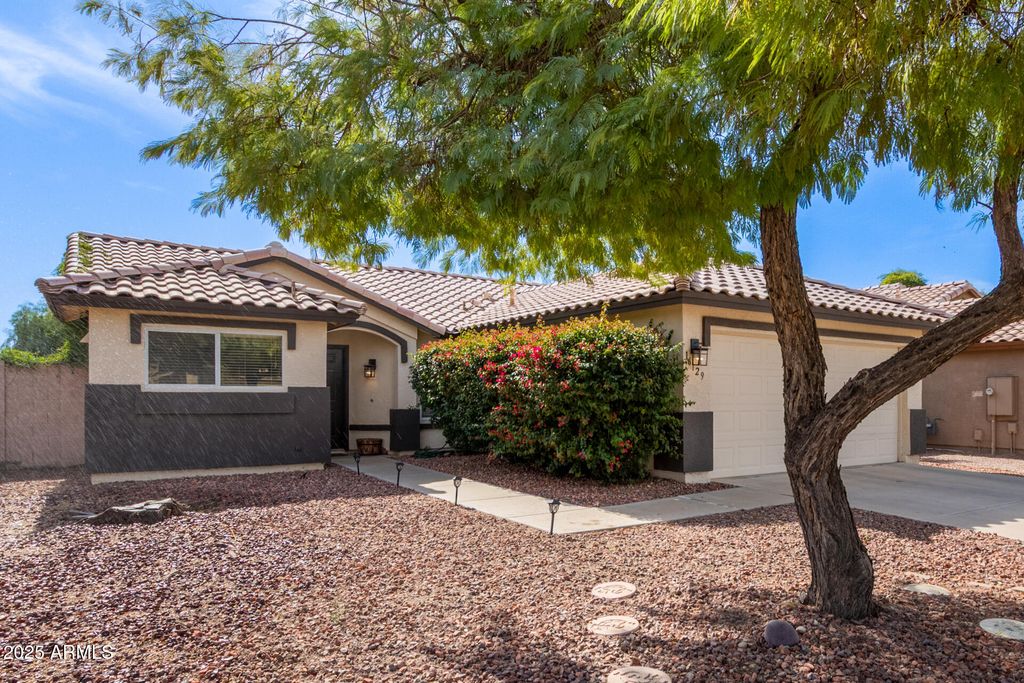 Image 4 of property listing at 16129 W GRANT Street, Goodyear, AZ 85338