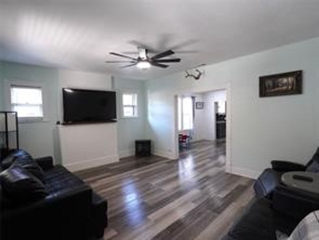 3611 Avenue H, Fort Worth, TX 76105