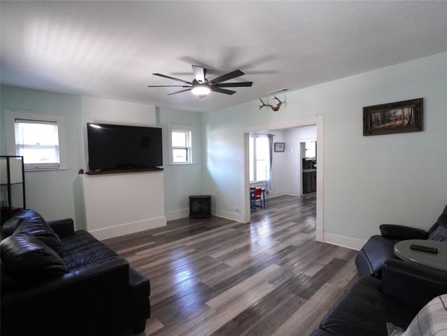 3611 Avenue H, Fort Worth, TX 76105