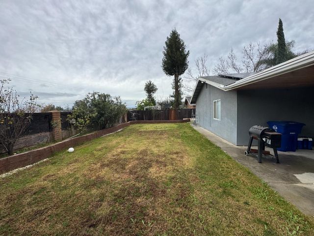 13415 S Vanderburgh Street, Caruthers, CA 93609