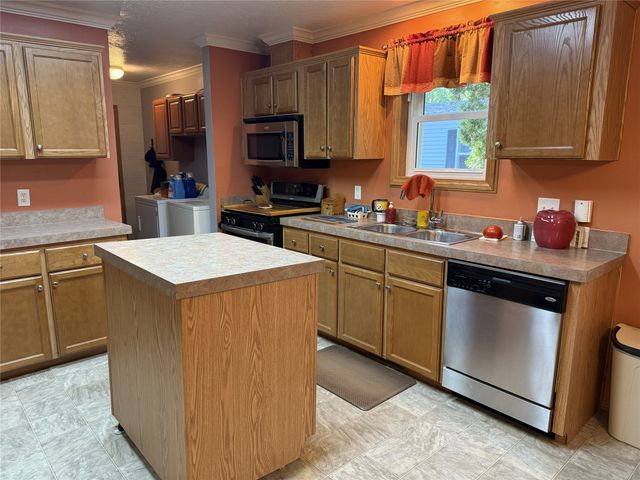 8 BERNWOOD Drive, Mckean, PA 16426