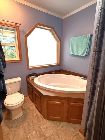 8 BERNWOOD Drive, Mckean, PA 16426