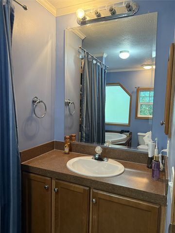 8 BERNWOOD Drive, Mckean, PA 16426