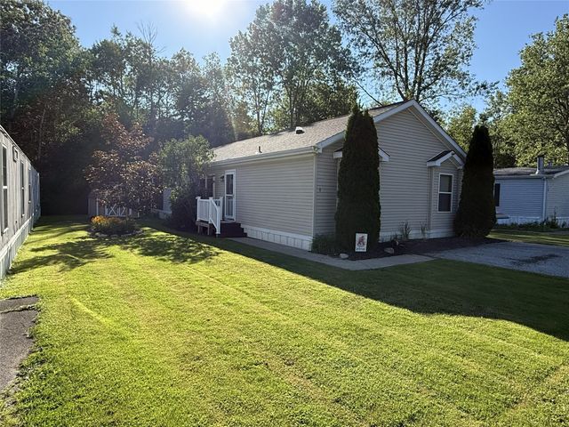8 BERNWOOD Drive, Mckean, PA 16426