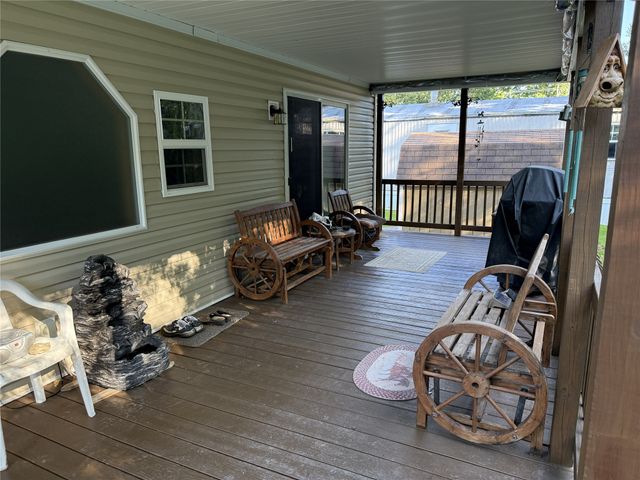 8 BERNWOOD Drive, Mckean, PA 16426