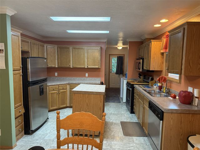 8 BERNWOOD Drive, Mckean, PA 16426