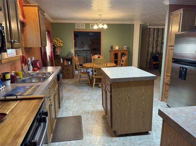 8 BERNWOOD Drive, Mckean, PA 16426