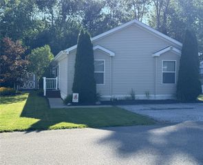 8 BERNWOOD Drive, Mckean, PA 16426