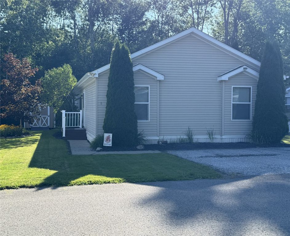 8 BERNWOOD Drive, Mckean, PA 16426