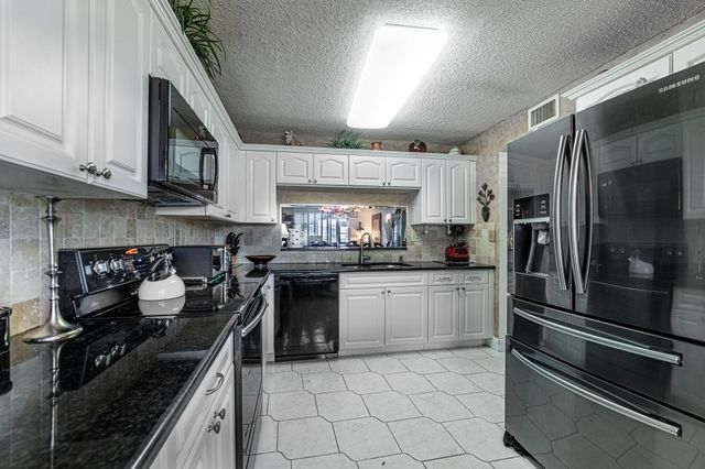 15456 Pembridge Drive 111, Delray Beach, FL 33484